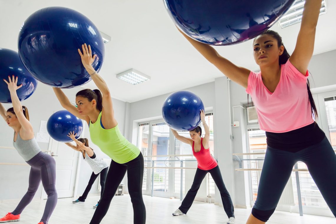 Les ballons de gym permettent également d'exécuter d'autres exercices sans appui